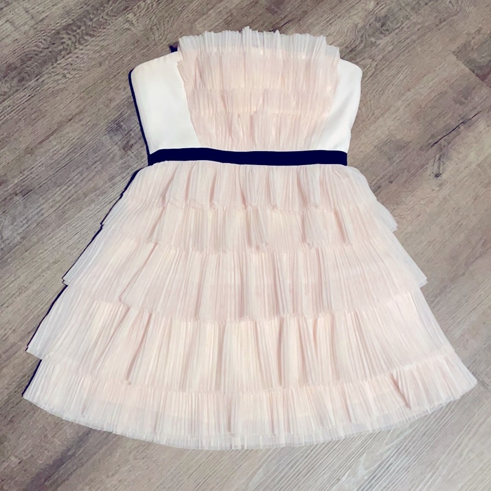 BCBGMAXAZRIA
